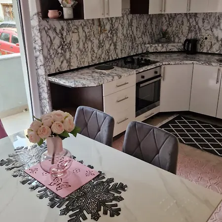 In Medias Res Aparheartmant *