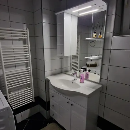 In Medias Res Aparheartmant * サラエヴォ