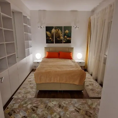 In Medias Res Aparheartmant