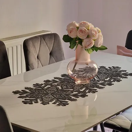 In Medias Res Aparheartmant