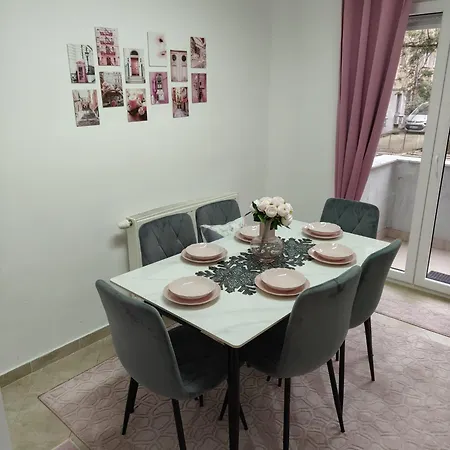 In Medias Res Aparheartmant